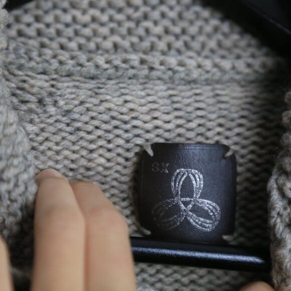 Aritzia TNA Sea to Sky 100% Lambswool Full Zip Cardigan Size XS - Picture 4 of 9